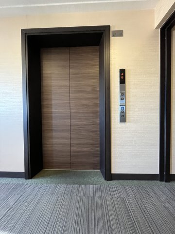 【その他共用部分】 | アクロス目黒タワー | 落ち着いたエレベータホールです