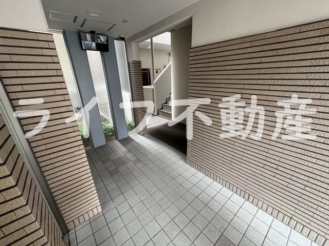 メゾンルミエールのエントランス|清潔なエントランスです