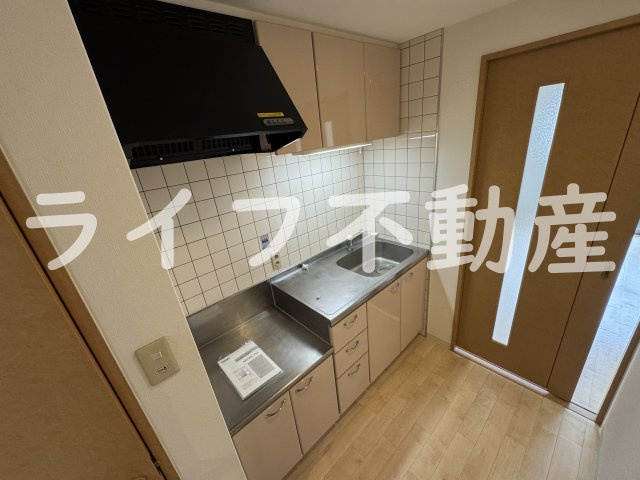 メゾンルミエールのキッチン|コンパクトなキッチンで掃除もラクラク