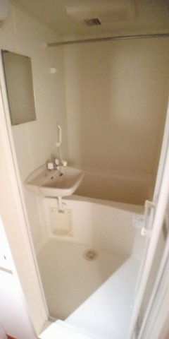 レオパレスパタータの浴室|ゆったり過ごせるお風呂です