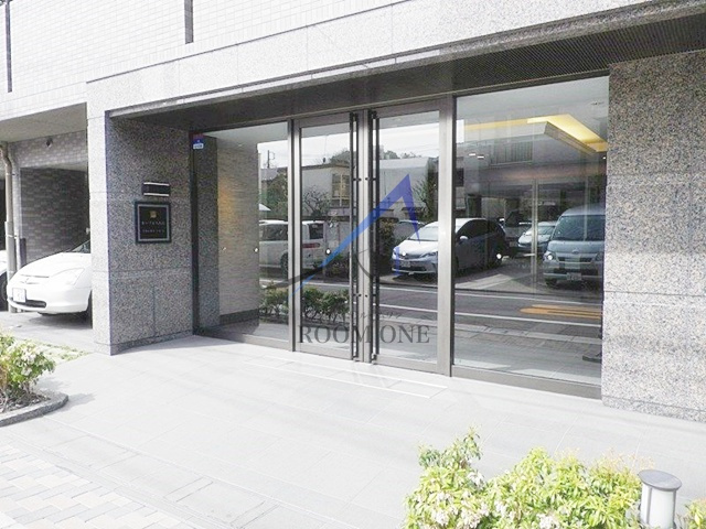 ルーブル大鳥居のエントランス|エントランスです。