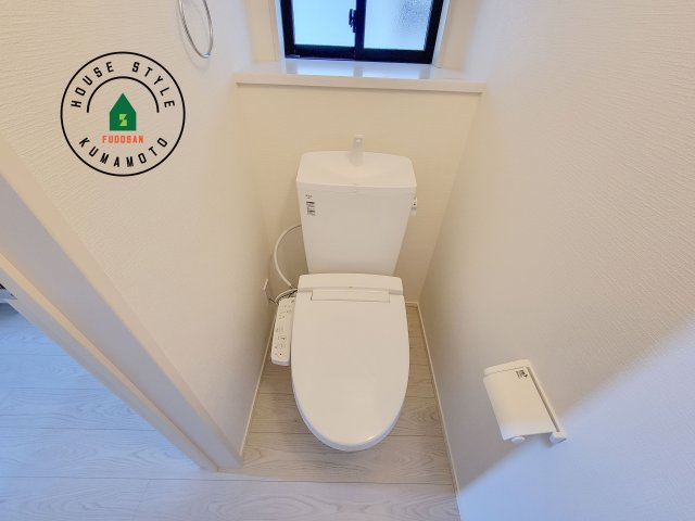 熊本市南区御幸西2丁目第4-3棟（4号棟）　のトイレ|温水洗浄便座を完備しております。2ヶ所にトイレがあるのは朝の慌ただしい時間も安心です。