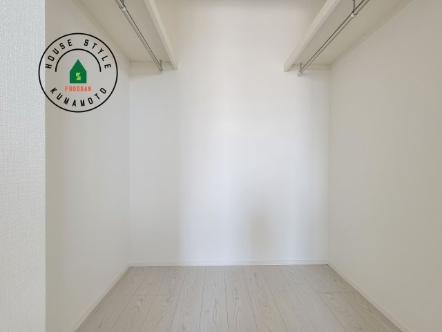 熊本市南区御幸西2丁目第4-3棟（4号棟）　の収納|洋服や大きな荷物が多い方や人数の多いご家族などは、一般的なクローゼットよりもウォークインクローゼットのほうが使い勝手が良いです。