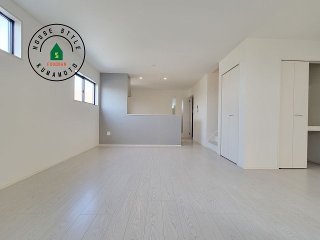 熊本市南区御幸西2丁目第4-3棟（4号棟）　の居間・リビング|キッチンからリビングをしっかり確認できます。家族の笑顔があふれる空間になりそうですね。