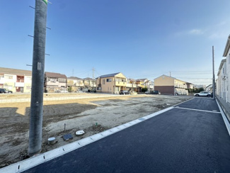 【前面道路含む現地写真】