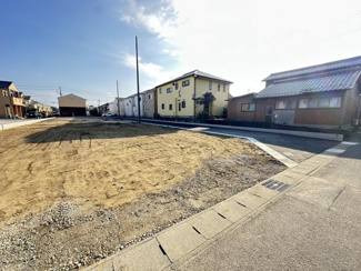 【前面道路含む現地写真】