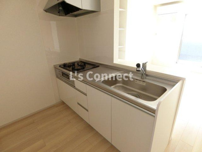 【キッチン】 | カーサ　ステッラⅤ | ３口ガスコンロのシステムキッチン。