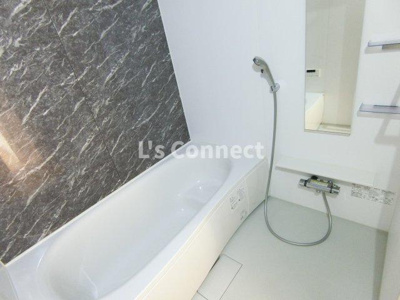 【浴室】 | カーサ　ステッラⅤ | 足を伸ばして入れる１坪浴室。追焚き、浴室乾燥付き。