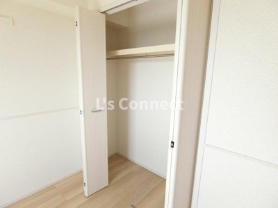 【設備】 | カーサ　ステッラⅤ | 南側洋室にもクローゼット付き。