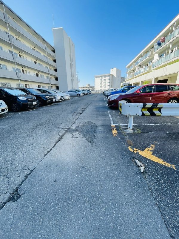 上大岡セントラルハイツＡ号棟の駐車場