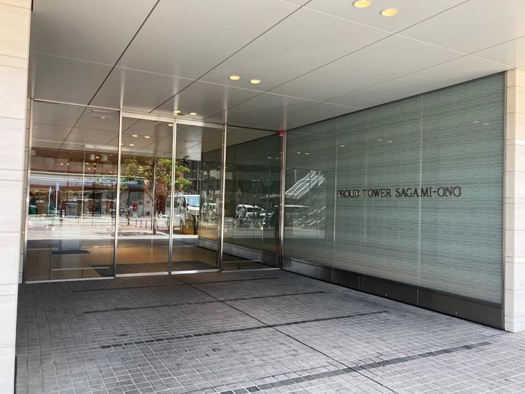 プラウドタワー相模大野のエントランス
