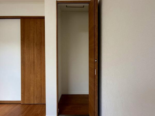 宇都宮市江曽島町　4ＬＤＫ　中古住宅の収納|「1階洋室1」収納