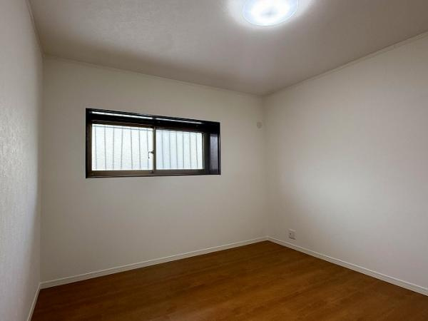 宇都宮市江曽島町　4ＬＤＫ　中古住宅の洋室|「1階洋室2」