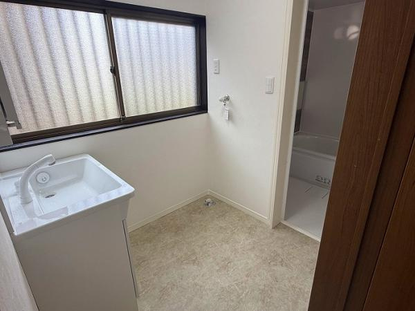 宇都宮市江曽島町　4ＬＤＫ　中古住宅のその他|「洗面室」