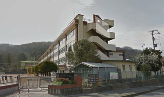 越生小学校まで2200ｍ