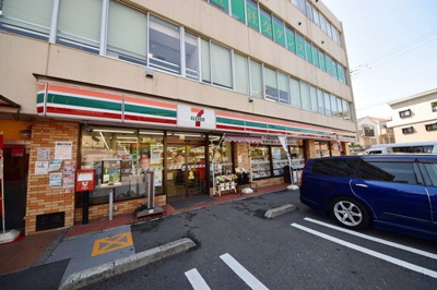 セブンイレブン横浜新井町店 524m