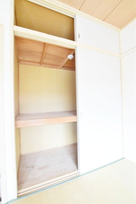 ★★大きな押し入れに天袋がついてます★★