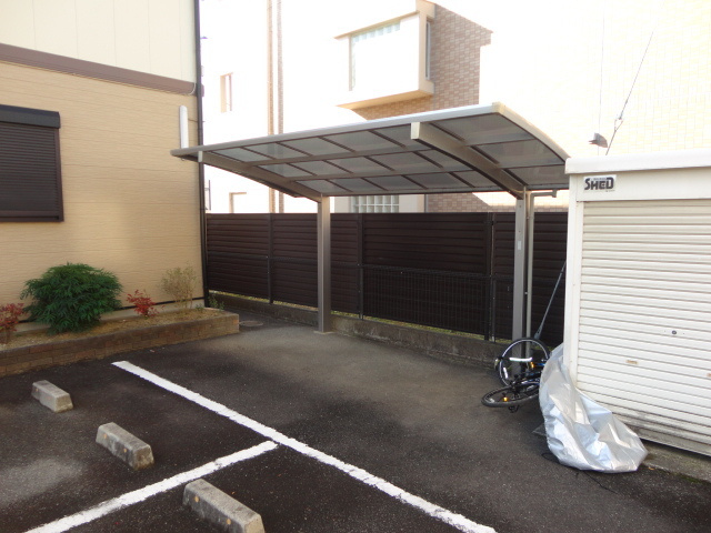 パセオアゼリオＢの駐車場