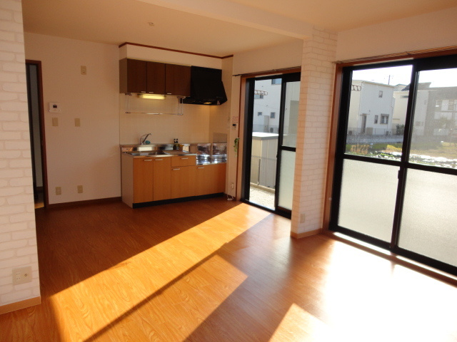 パセオアゼリオＢの居間・リビング