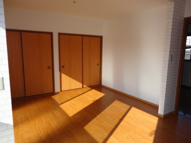 パセオアゼリオＢの居間・リビング