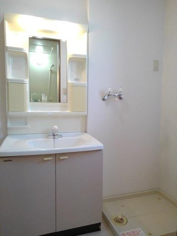 カーサ・フィオーレＳ棟の洗面所|スペースが確保できる洗面所です