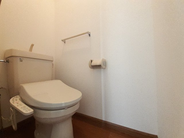 ドムス・コンドゥクターＢのトイレ|落ち着いたトイレです