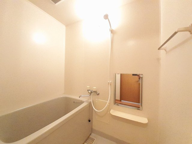 ドムス・コンドゥクターＢの浴室|落ち着いた空間のお風呂です