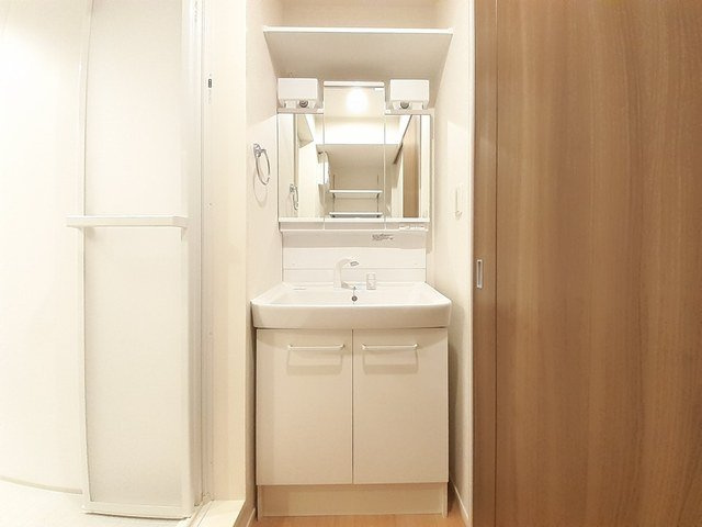 フォルスラーマⅥの洗面所|明るい洗面所です