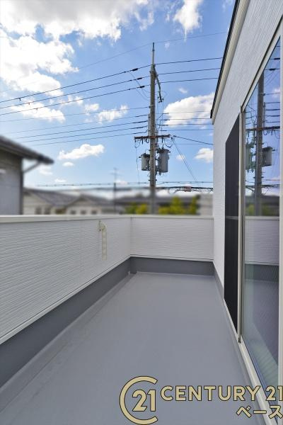 天理市田部町 １号地 ／新築一戸建のバルコニー|■現地撮影写真■日当たりのよいバルコニー！洗濯物もよく乾きます！