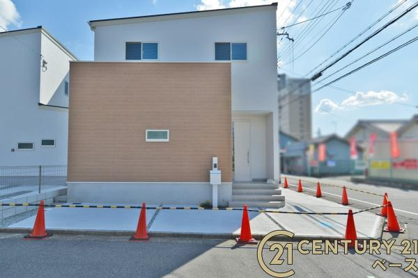 天理市田部町 １号地 ／新築一戸建の駐車場|■現地撮影写真■駐車スペースもしっかりと完備！