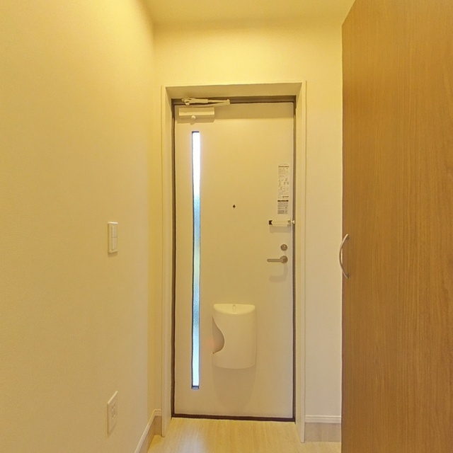 岐阜市六条片田１丁目のアパートの玄関