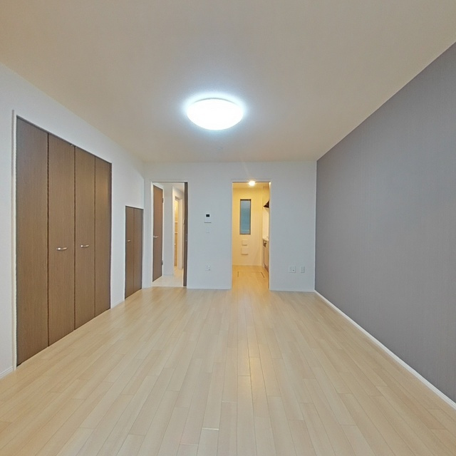 岐阜市六条片田１丁目のアパートの居間・リビング