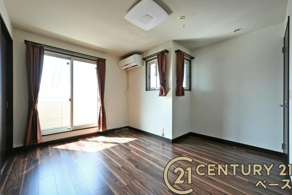 北葛城郡河合町星和台１丁目の中古一戸建の寝室|■現地撮影写真■開放感のある広々した南向きの主寝室！他に洋室が３部屋ございます！