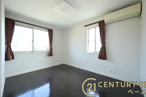 北葛城郡河合町星和台１丁目の中古一戸建の洋室|■現地撮影写真■２面採光で明るい洋室です！