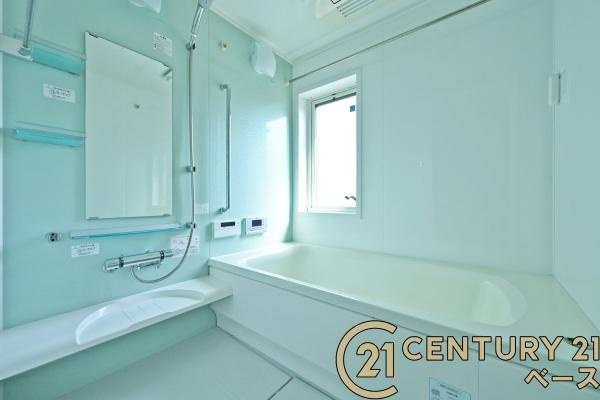 北葛城郡河合町星和台１丁目の中古一戸建の浴室|■現地撮影写真■ゆったりしたサイズの浴室！足を伸ばしての入浴は疲れも癒してくれます！