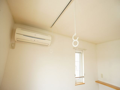 【設備】 | プレミールＥｓｔⅢ | 室内物干しがあります。