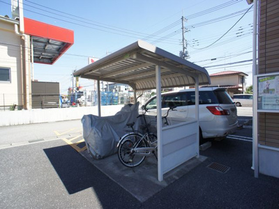 【その他共用部分】 | プレミールＥｓｔⅢ | 屋根付きの駐輪場があります♪