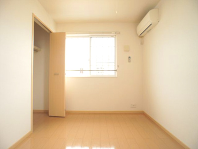 【寝室】 | グリーンガーデンⅣ | 清潔感のあるきれいな洋間です♪