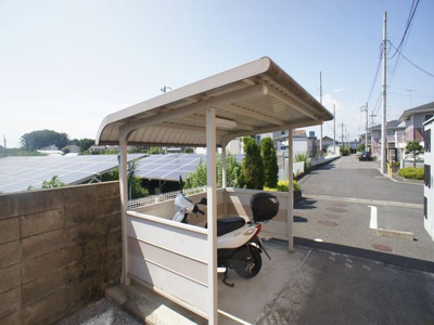 【その他共用部分】 | グリーンガーデンⅣ | 屋根付きの駐輪場があります♪