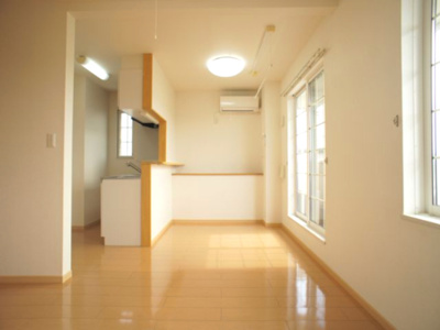 【居間・リビング】 | グリーンガーデンⅣ | 快適に過ごせるエアコンが付いています♪