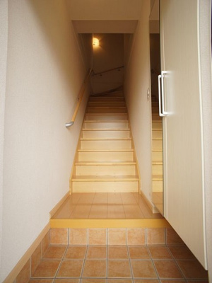 【玄関】 | グリーンガーデンⅣ | 1階玄関！たくさん収納できるシューズボックスが付いています♪