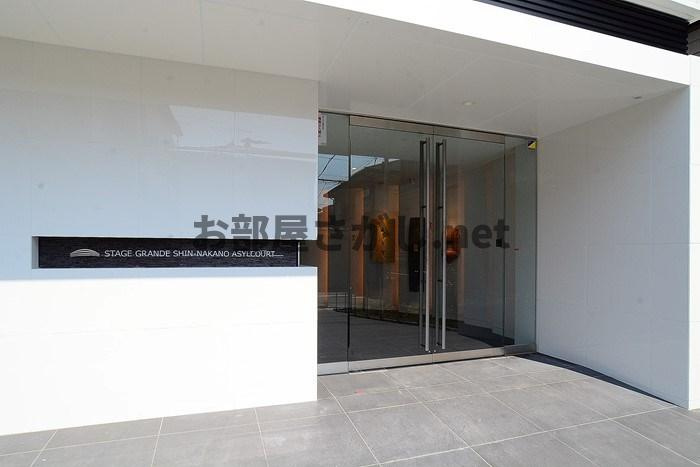ステージグランデ新中野アジールコート【駅近の築浅デザイナーズ／10月下旬入居可】のエントランス