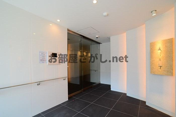 ステージグランデ新中野アジールコート【駅近の築浅デザイナーズ／10月下旬入居可】のエントランス