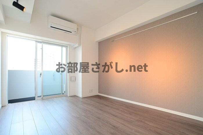 ステージグランデ新中野アジールコート【駅近の築浅デザイナーズ／10月下旬入居可】の居間・リビング|※カラータイプは白です