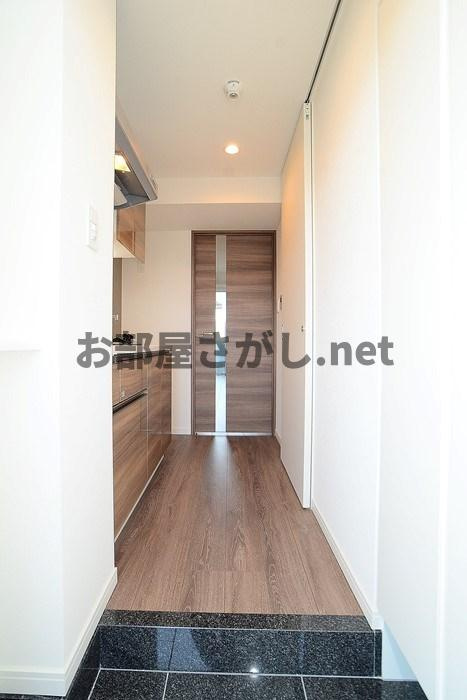 ステージグランデ新中野アジールコート【駅近の築浅デザイナーズ／10月下旬入居可】の玄関|※カラータイプは白です