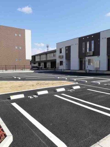 カーサ　ジンゴＡの駐車場