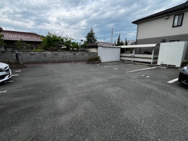 ロイヤルガーデン　Bの駐車場