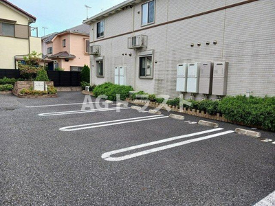 【駐車場】 | リリー・ヴァリーⅧ | 駐車場に車を止められます