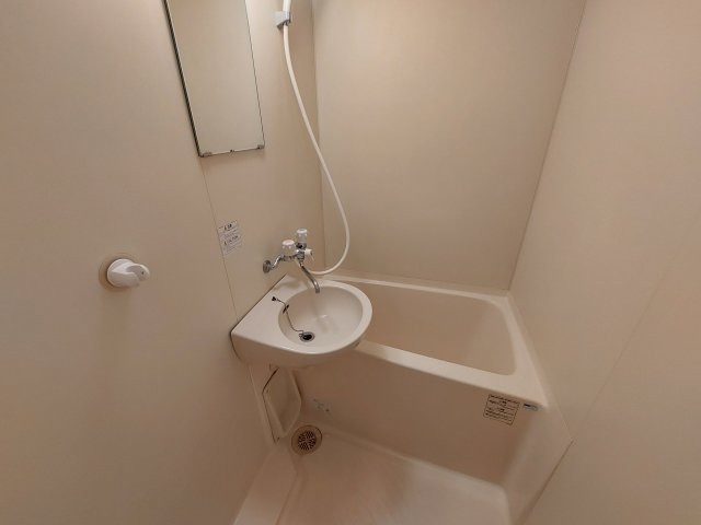 コモンコート博多の浴室