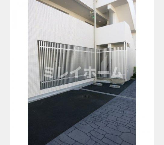 MAISON SENZOKUIKEの駐車場